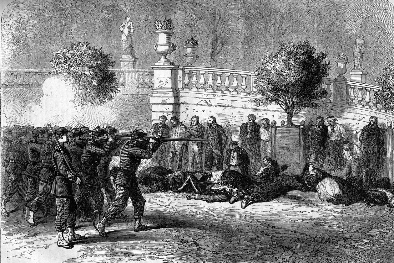 A párizsi kommün 1871-ben. A federes (communards) kivégzése a Luxembourg-kertben az 1871. május 22. és 28. közötti véres héten. A hatodik kerület volt az elsők között, amelyet a közös hadsereg foglalt el. A szövetségi foglyok közül néhányat elküldtek alkotó: Unknown artist