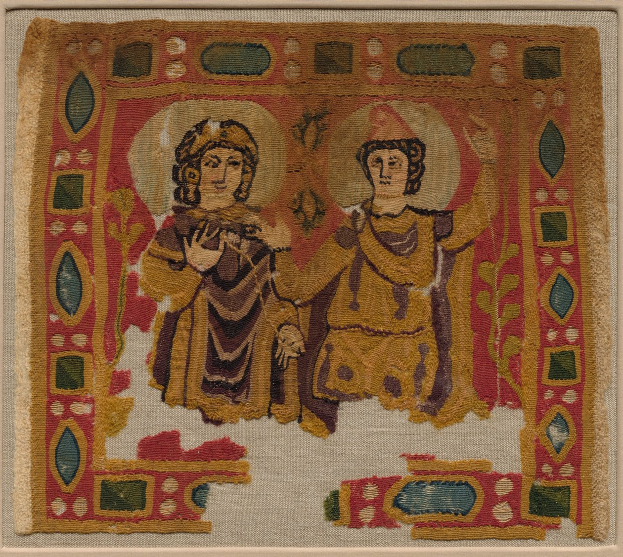 Két figura ékköves szegéllyel keretezve alkotó: Unknown artist