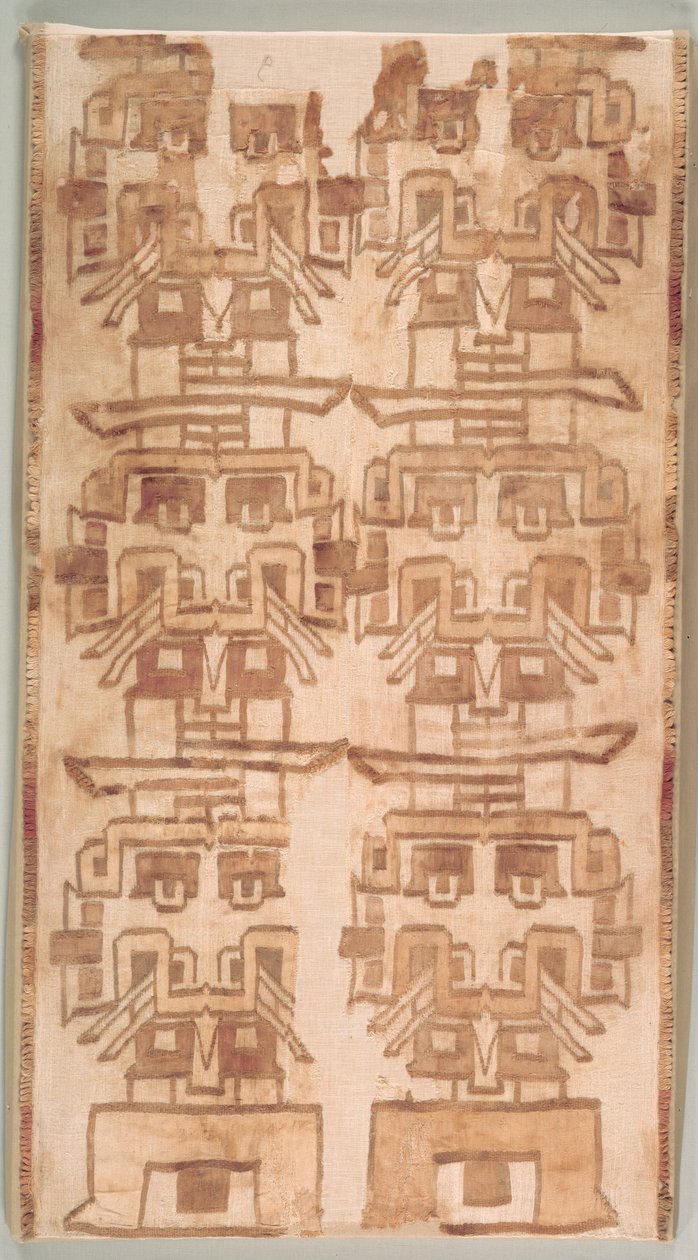 Két textiltöredék, agyaras fejjel alkotó: Unknown artist