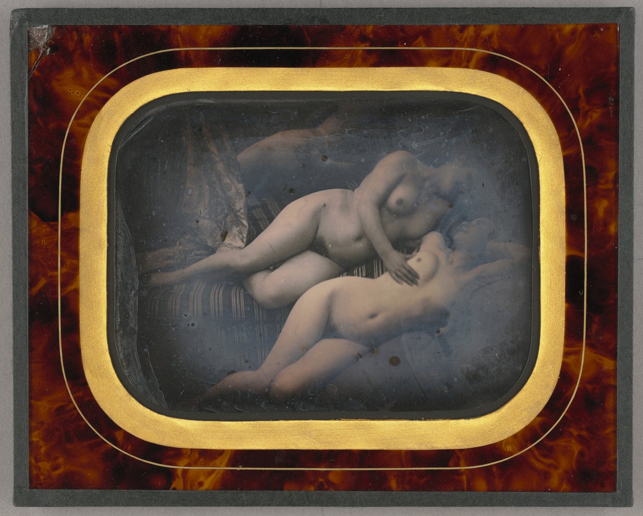 Két nő ölelkezik alkotó: Unknown artist