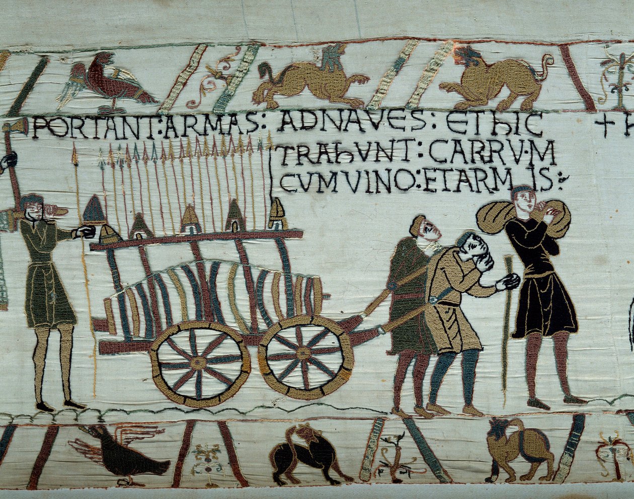 Fegyvereket és bort visznek a hajókra az Anglia meghódítására való tankolás során Hódító Vilmos (1027-1087) flottái 1066-ban Részlet a Bayeux-i kárpitról vagy Mathilde királynő hímzéséről alkotó: Unknown artist
