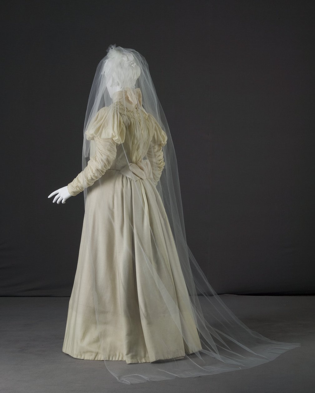Esküvői ruha alkotó: Unknown artist