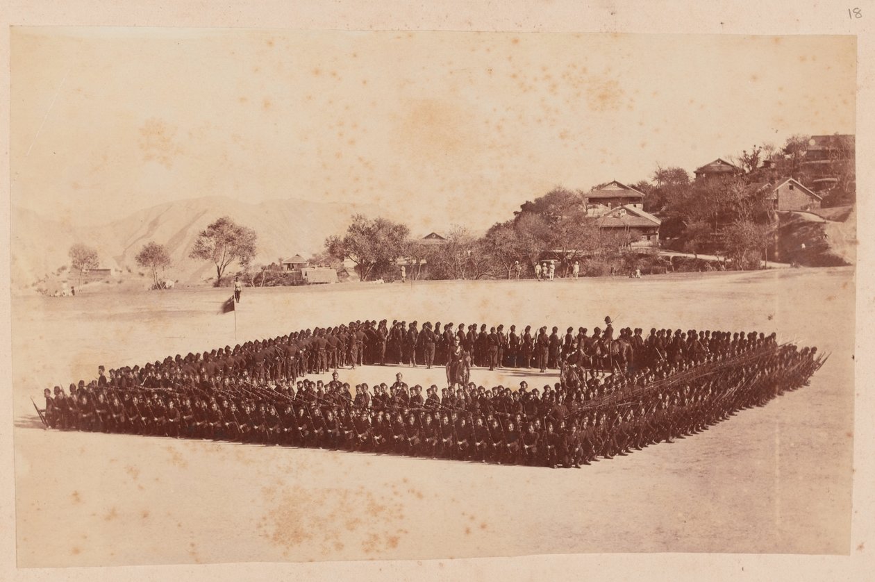 A 4. Gurkha (puskás) ezred felállt a téren alkotó: Unknown photographer