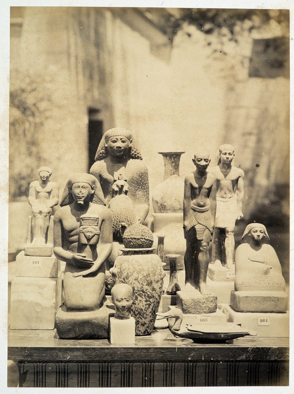Régészeti szobrok – az Auguste Mariette Bey által alapított „” Kairói 1. Múzeum fotóalbumában” alkotó: Unknown photographer