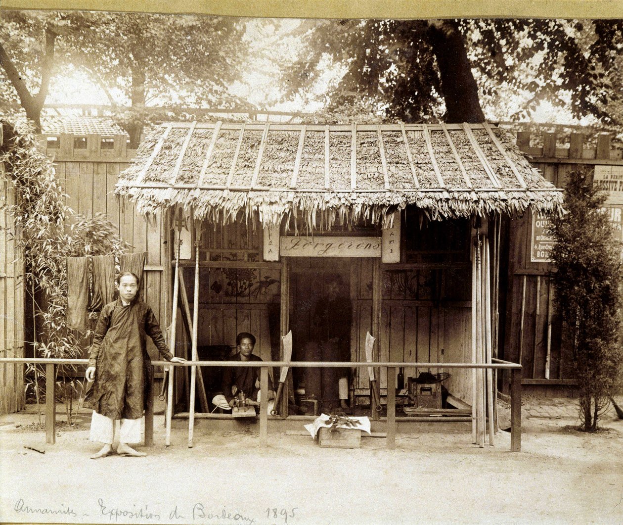 Kovácsműhely, Annam, c. 1895. alkotó: Unknown photographer