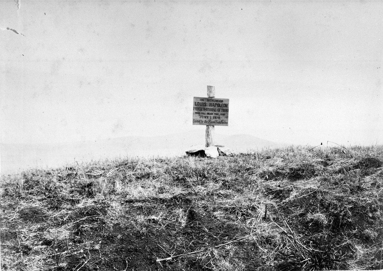 A Royal Scots Fusiliers által felállított tábla, amely azt a helyet jelöli, ahol a császári herceg elesett, 1879 alkotó: Unknown photographer