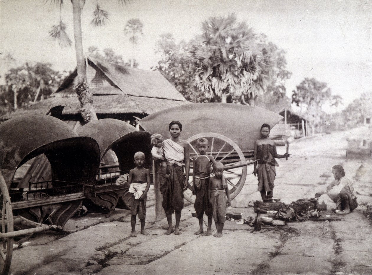 kambodzsaiak az Angkor Vat úton alkotó: Unknown photographer