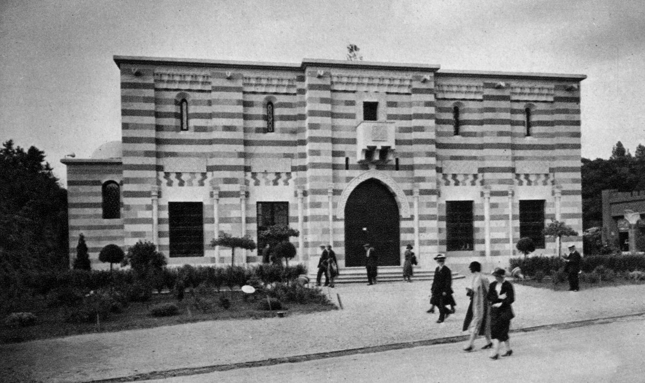 Gyarmati kiállítás Párizsban alkotó: Unknown photographer