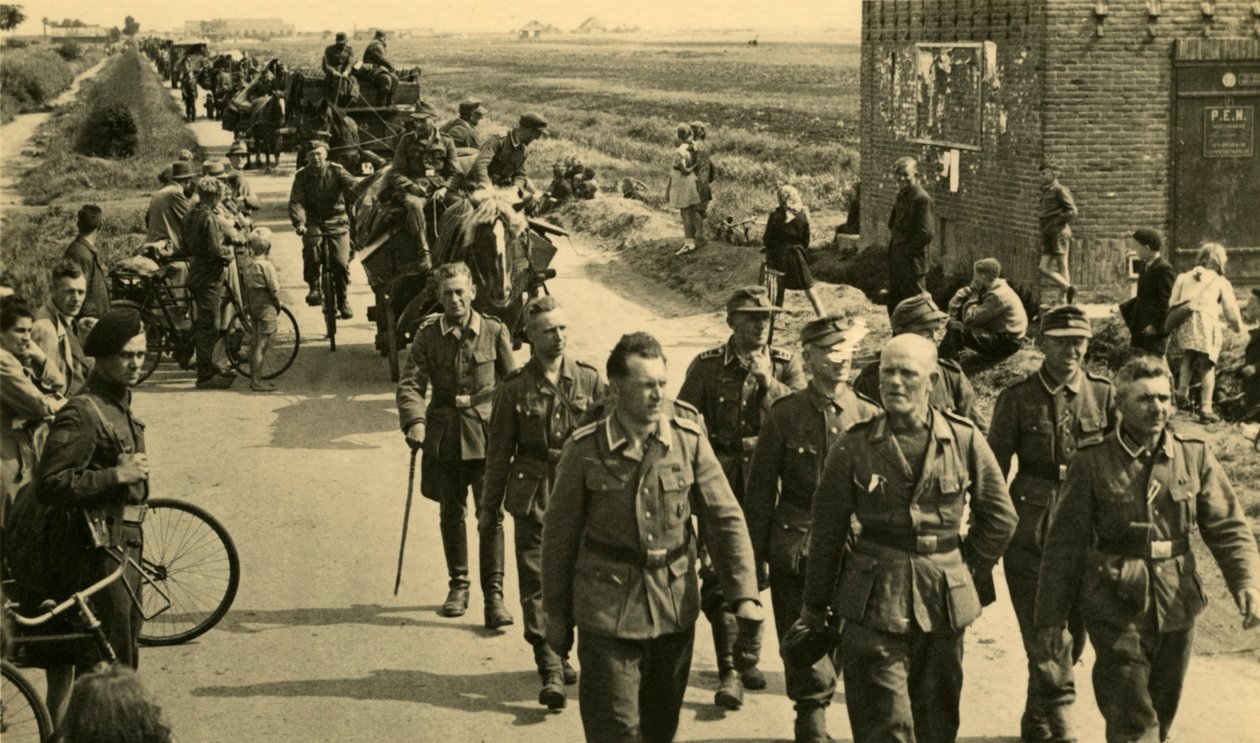 A "Herrenvolk távozása", német katonák távozása Hollandiából, 1945 május (fekete-fehér fotó) alkotó: Unknown photographer