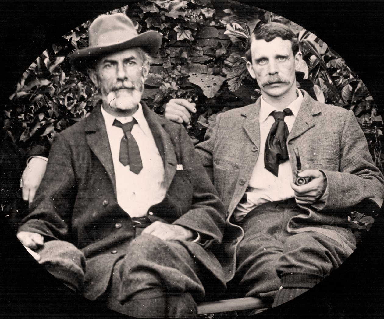 Edward Carpenter és társa, George Merrill, 1900 körül (fekete-fehér fotó) alkotó: Unknown photographer