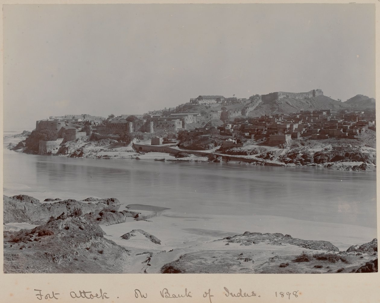 Fort Attock az Indus partján alkotó: Unknown photographer
