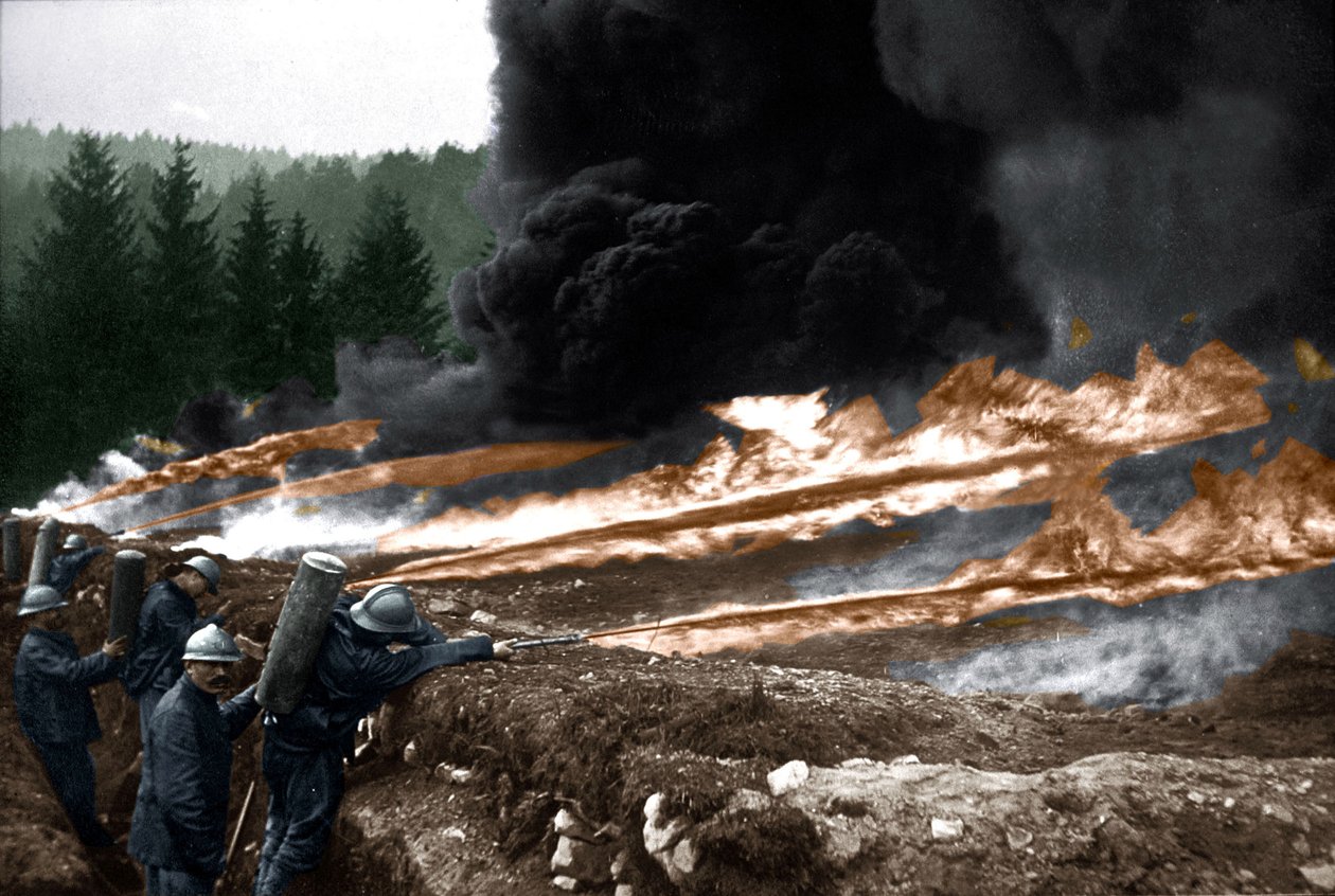 Francia katonák lángszórót használnak a lövészárkokból, Chemin des Dames alkotó: Unknown photographer