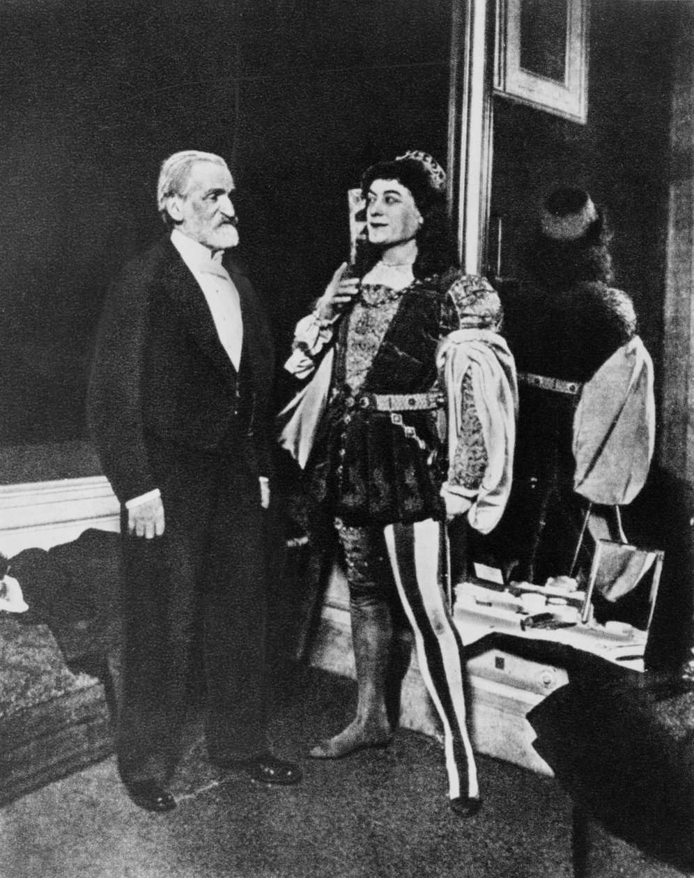 Giuseppe Verdi és Victor Maurel (Iagoban) 1887 februárjában a milánói Scalában az Otello premierje után. alkotó: Unknown photographer