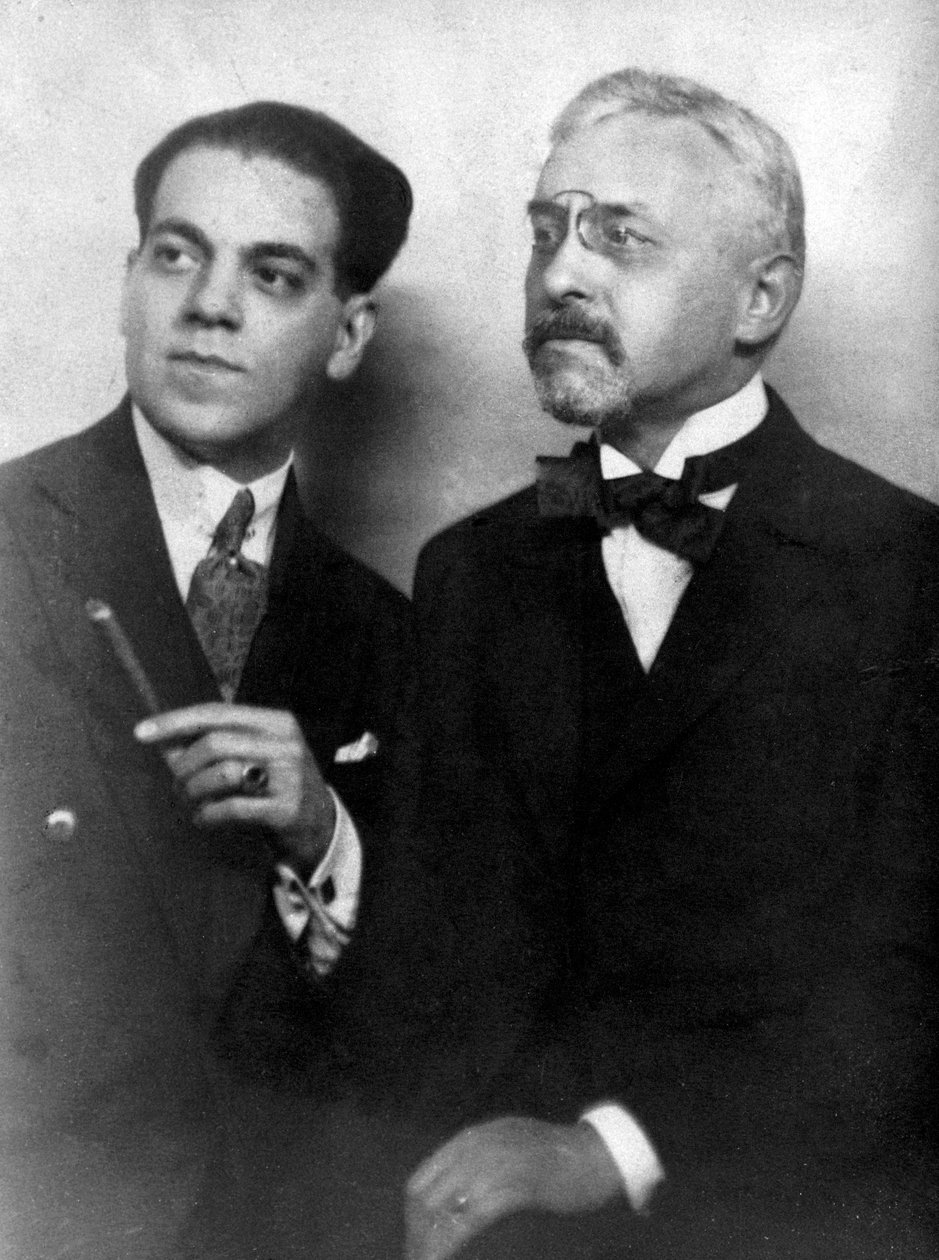 Heitor Villa-Lobos (1887-1959) brazil zeneszerző, Florent Schmitt francia zeneszerzővel (1870-1958). alkotó: Unknown photographer