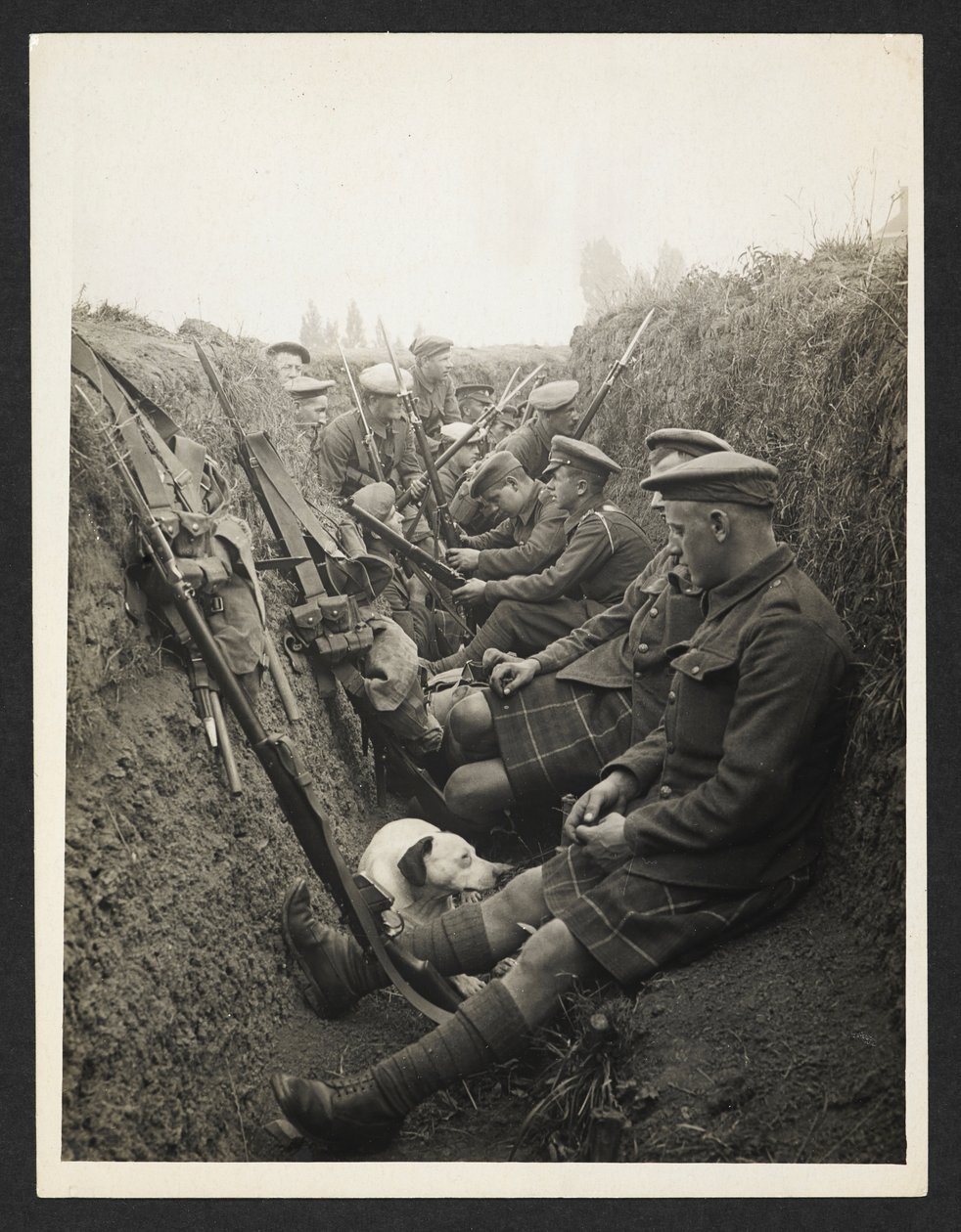 Felvidéki területi katonák egy lövészárokban [La Gorgue, Franciaország]. 1915. augusztus 5. alkotó: Unknown photographer