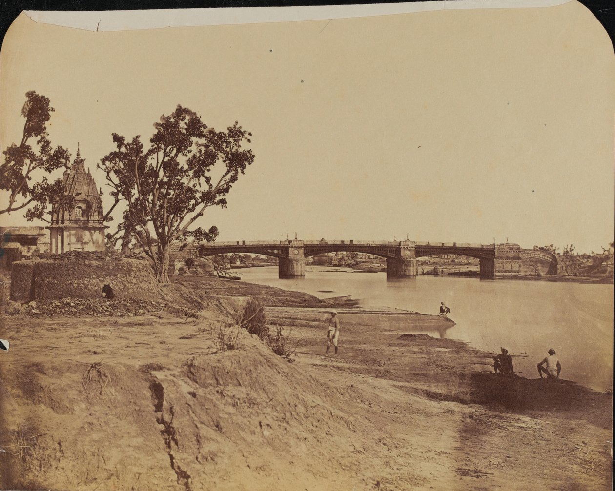 Vashíd kőpillérekkel, civilekkel az előtérben, Gumti folyó, Lucknow alkotó: Unknown photographer