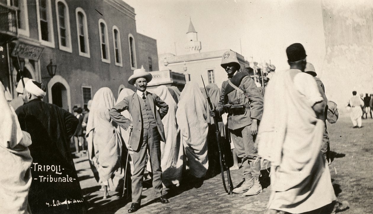Italo török háború, Tripolitania, emberek és katonák a bíróság előtt alkotó: Unknown photographer