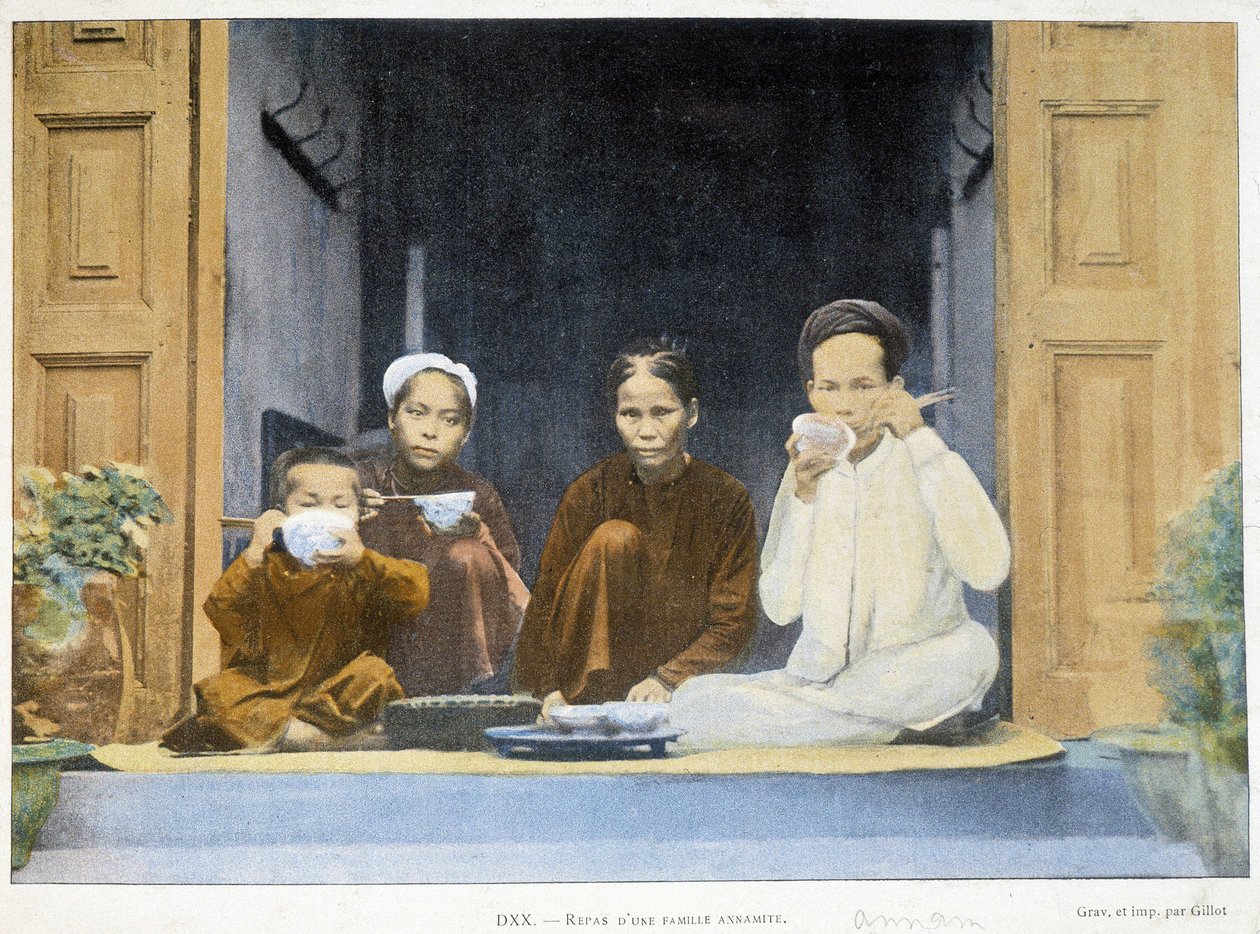 Egy annami család étkezése, 1895. vers, „” A világ körül”, 19. század vége. alkotó: Unknown photographer