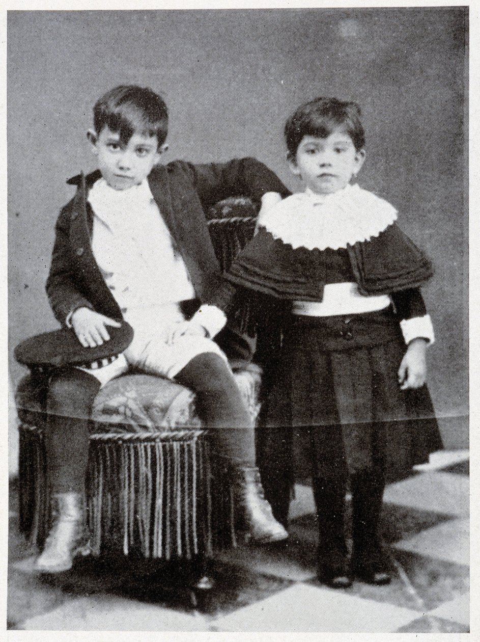 Pablo Picasso hét évesen és nővére – Sabartes „Picasso, ikonográfiai dokumentumok” című művében alkotó: Unknown photographer