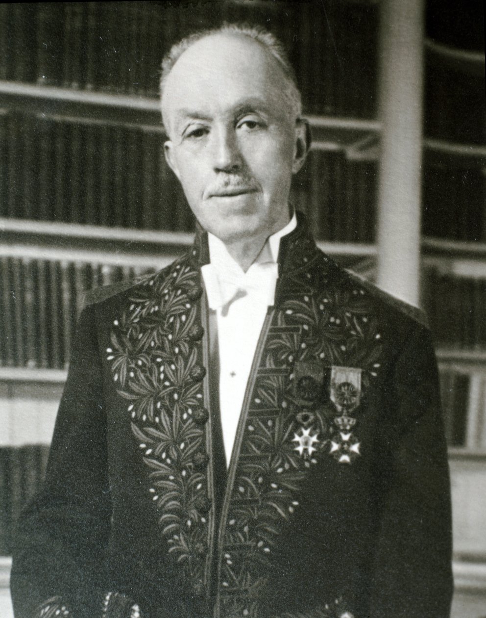 Louis-Victor-Pierre-Raymond De Broglie portréja (fénykép) alkotó: Unknown photographer
