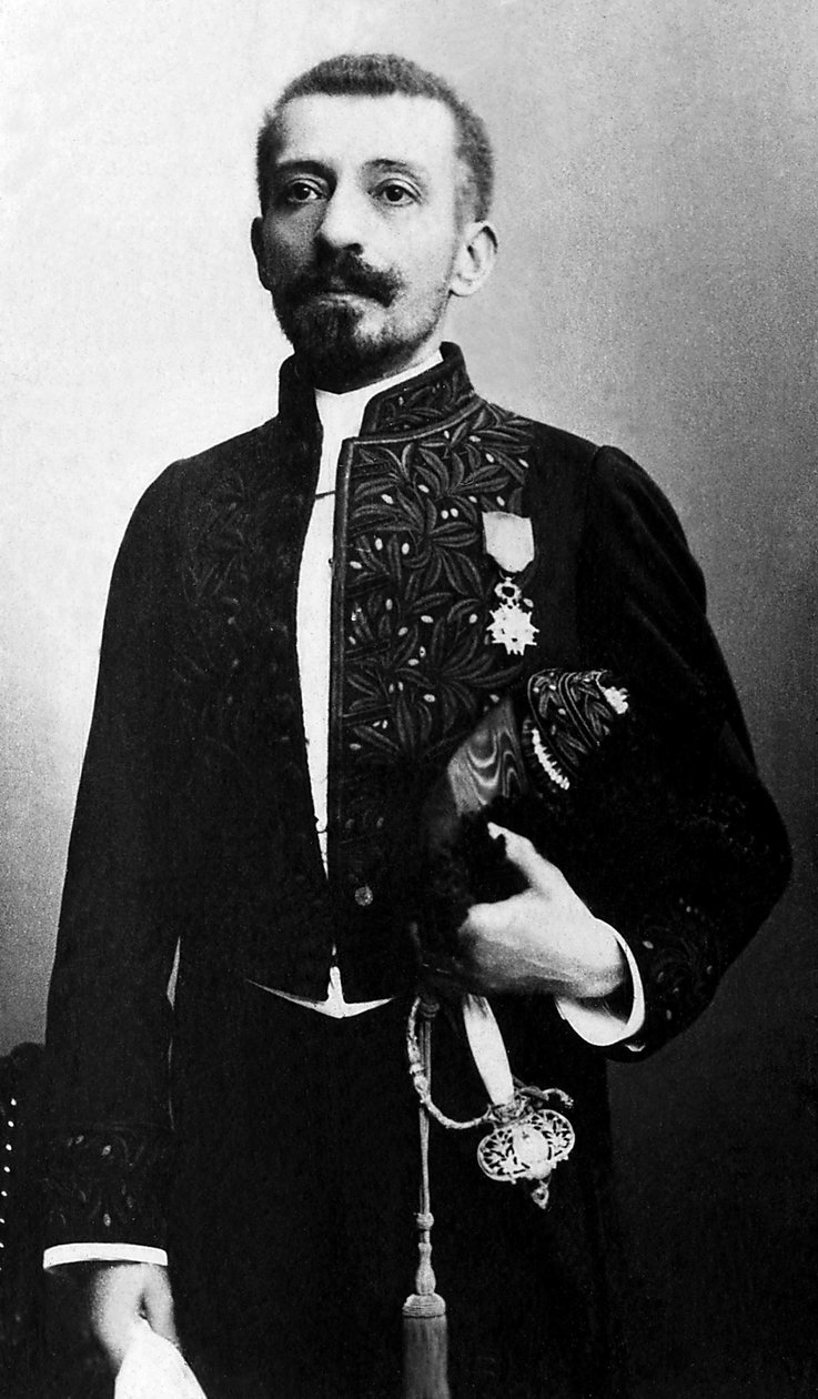 Pierre Loti (1850-1923), regényíró és a francia haditengerészet tisztjének portréja akadémiai jelmezben. alkotó: Unknown photographer