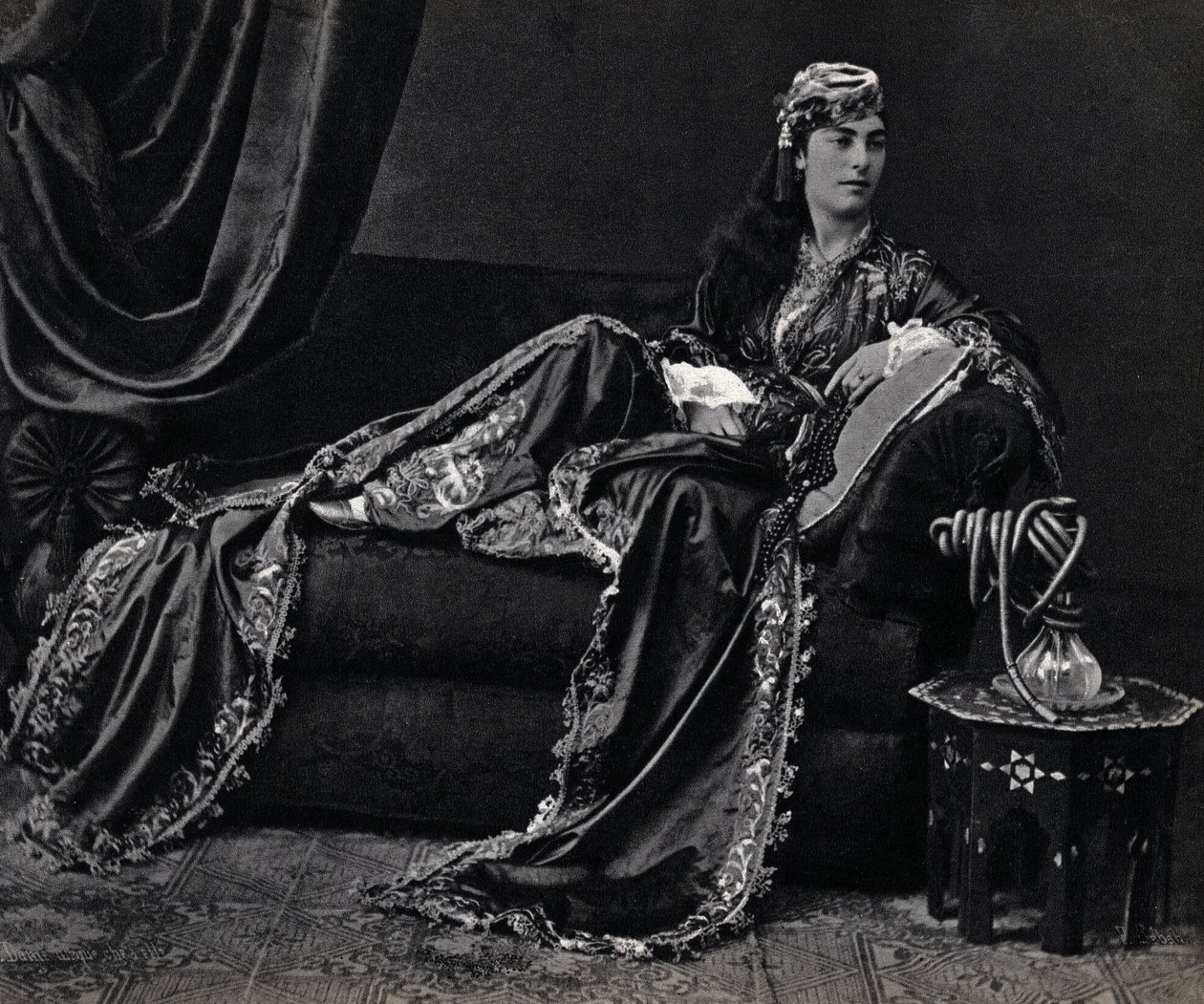 Egy török hölgy portréja. Fényképészet, 19. század vége, Párizs. Coll. Selva. alkotó: Unknown photographer