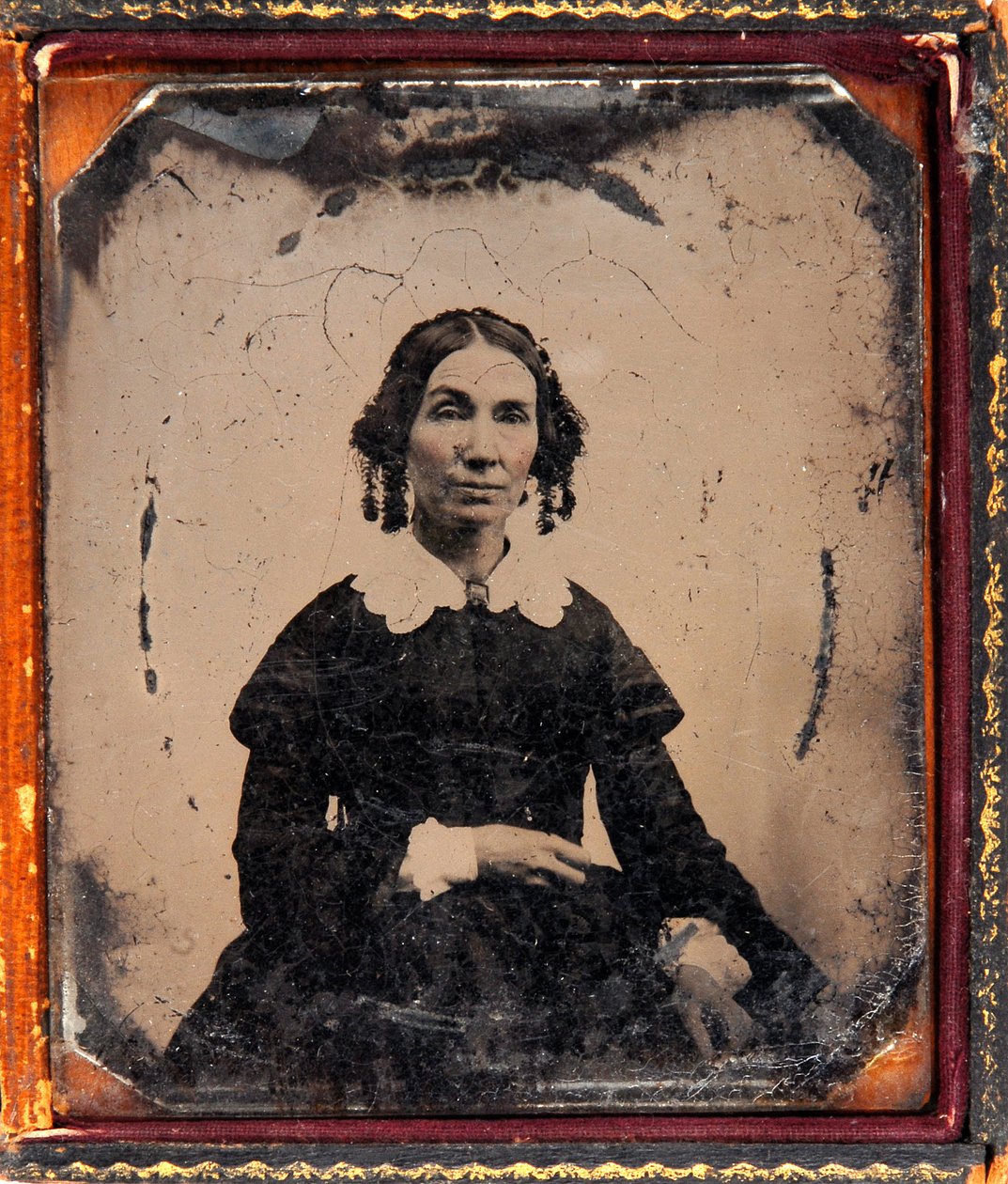 Egy nő portréja. Dagerrotípia (Daguerre) a keret alatt 1850 körül. alkotó: Unknown photographer