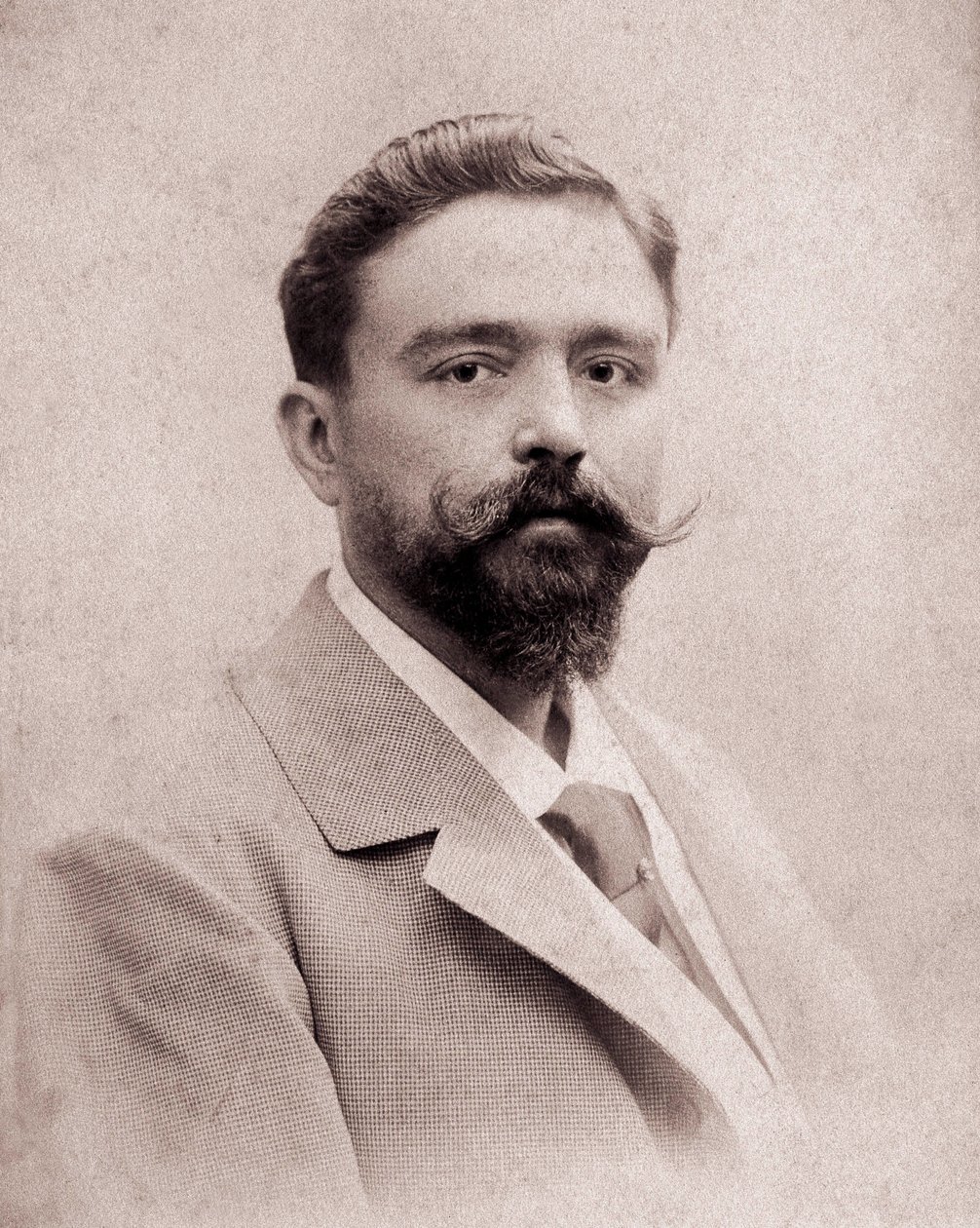 Isaac Albeniz (1860-1909) zeneszerző és zongoraművész portréja 35 évesen. Fénykép 1895. Madrid. Albeniz Alapítvány. alkotó: Unknown photographer