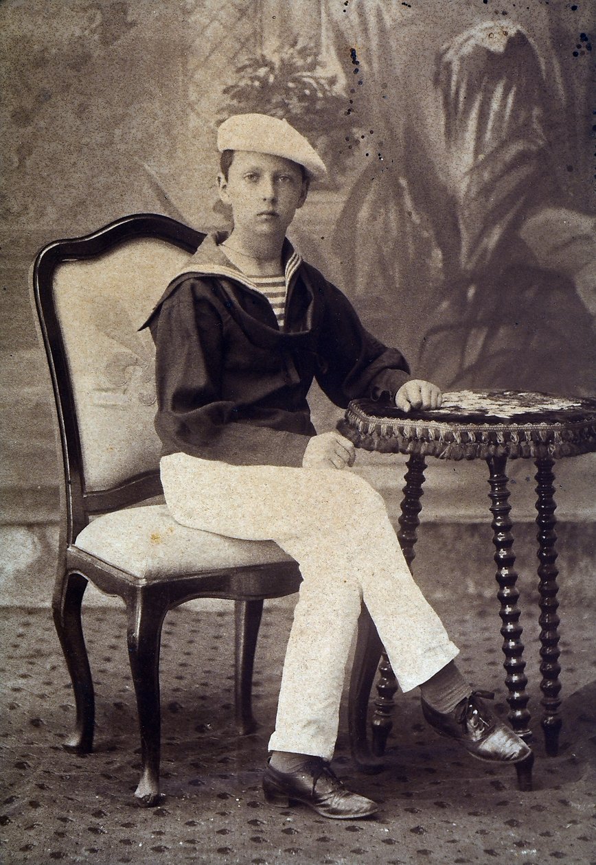 Bourbon Károly herceg fiának portréja, matrózruhában. alkotó: Unknown photographer