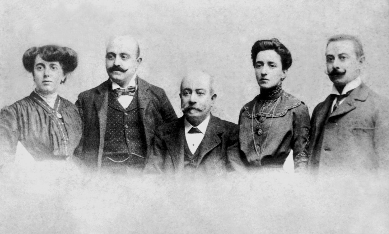 A Fino család portréja alkotó: Unknown photographer