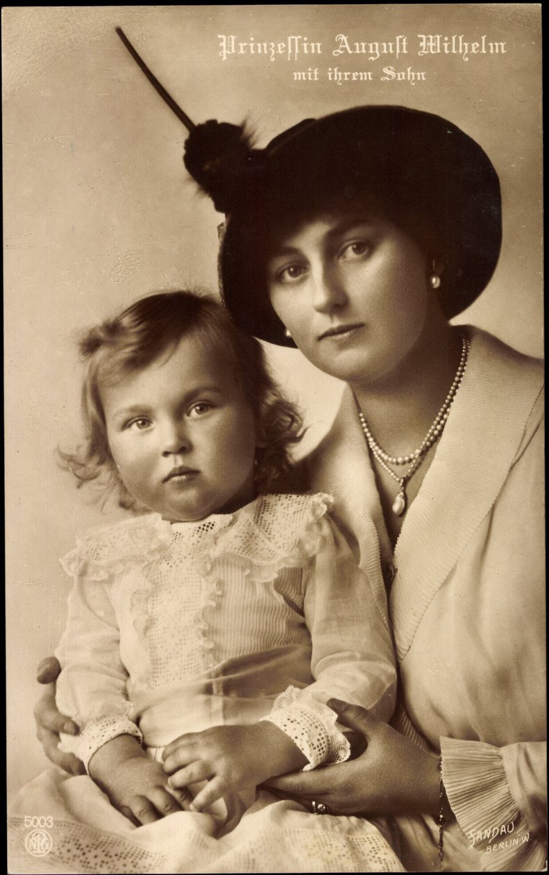 Auguszt Vilmos hercegnő fiával, NPG 5003 alkotó: Unknown photographer