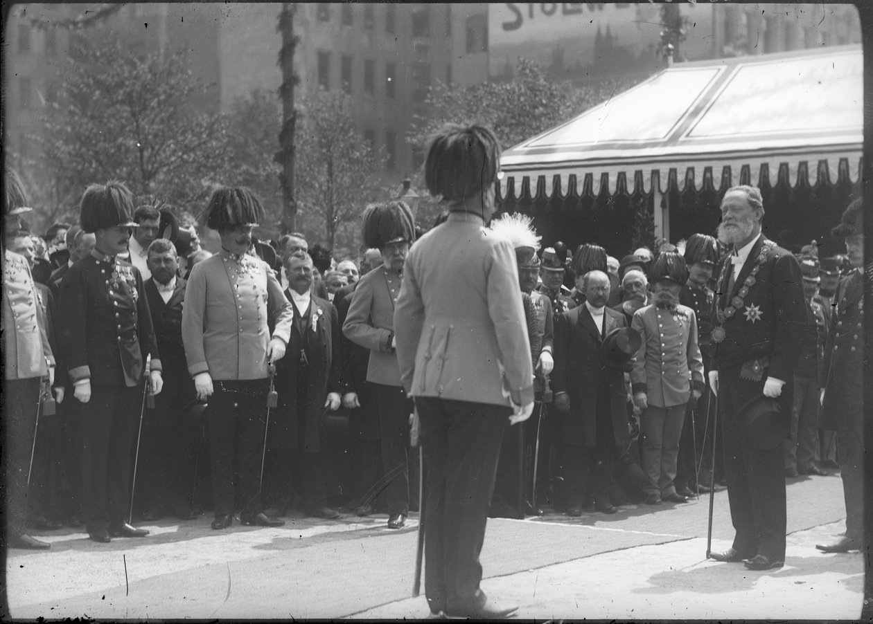 A Hesser-emlékmű leleplezése a bécsi Westbahnhof pályaudvaron alkotó: Unknown photographer