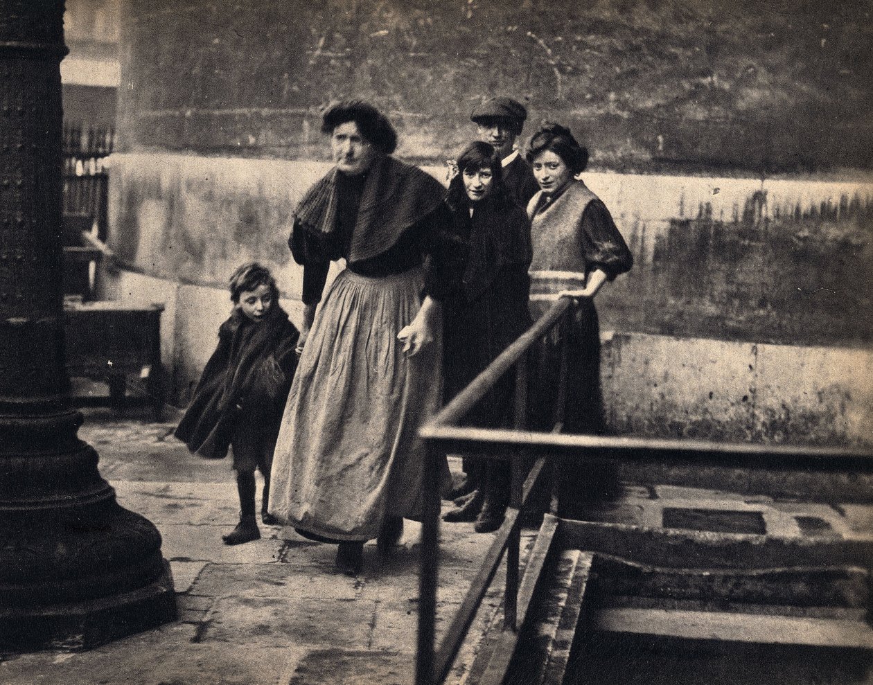 Egy párizsi család jelenete. Fényképészet, 19. század vége, Párizs. Coll. Selva. alkotó: Unknown photographer