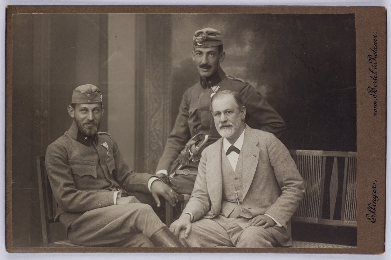 Sigmund Freud fiaival, Ernst és Martin katonai egyenruhában, 1916 körül (fekete-fehér fotó) alkotó: Unknown photographer