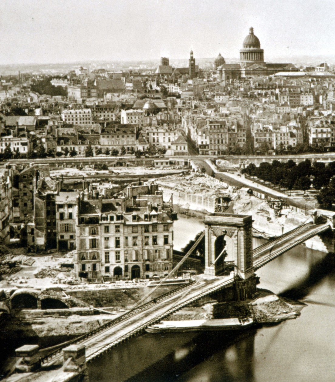 Párizs nagy alkotásai: a Rue du Bellay piercingje alkotó: Unknown photographer