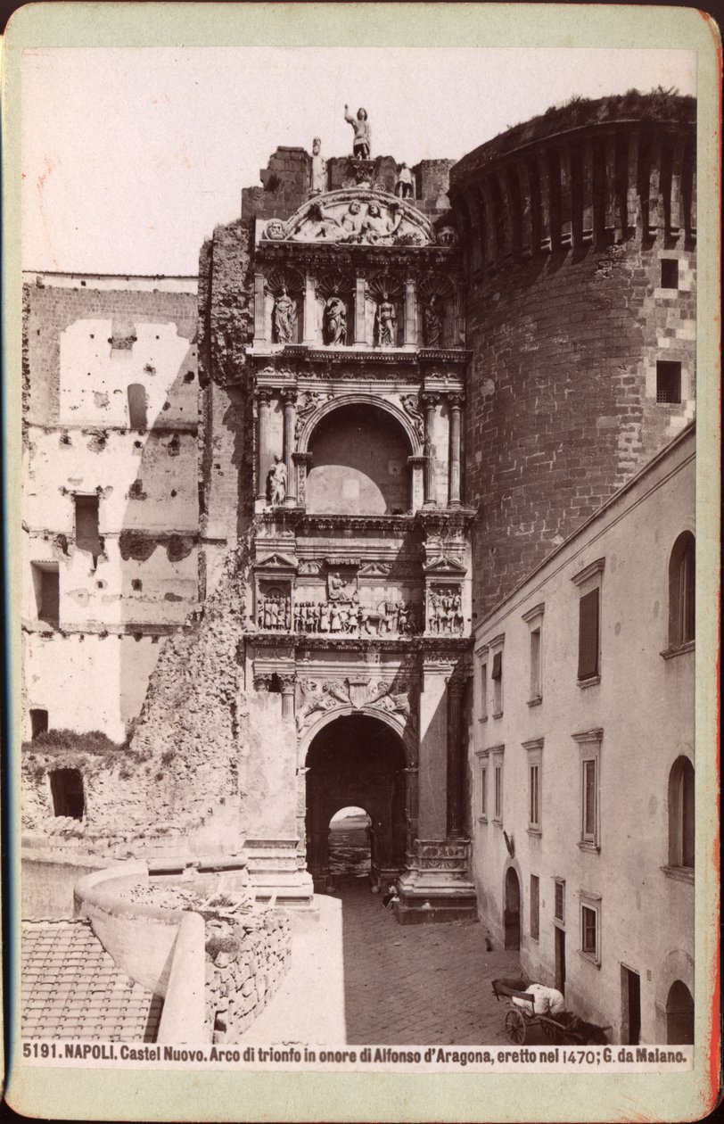 A Castel Nuovo diadalíve, Nápoly, 1880 körül (fénykép) alkotó: Unknown photographer