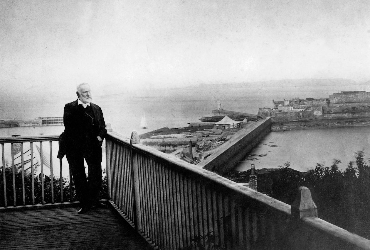 Victor Hugo (1802-1885) a Hauteville House-ban guernsey-i száműzetésben (1851-től 1870-ig) 1868-ban alkotó: Unknown photographer