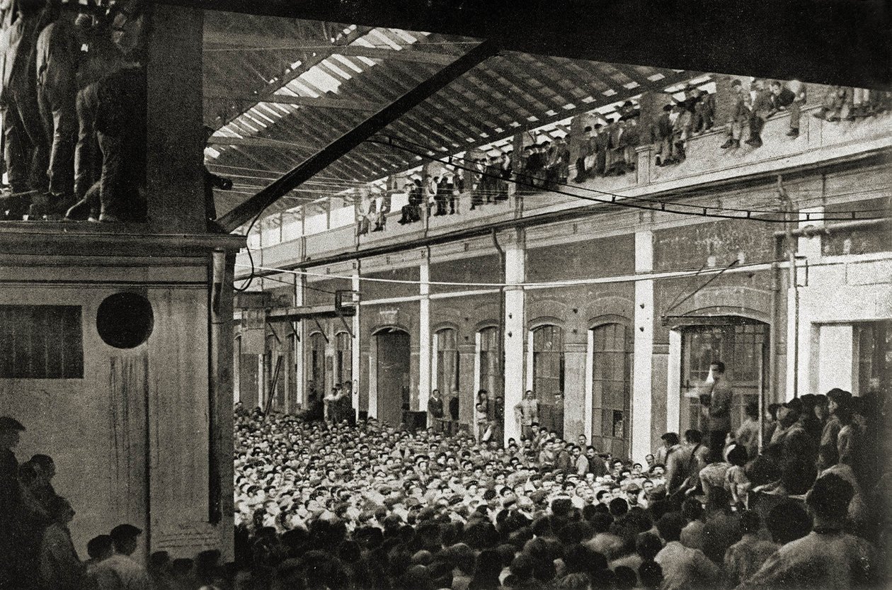 Munkások gyülekeznek egy torinói gyárban a Biennio Rosso idején 1920-ban, A munkásmozgalom története (fekete-fehér fotó). alkotó: Unknown photographer