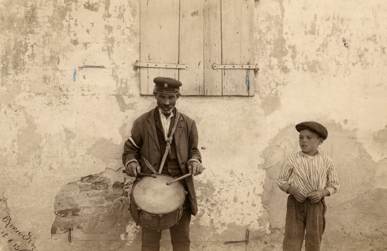 árverező és gyermeke alkotó: Unknown photographer