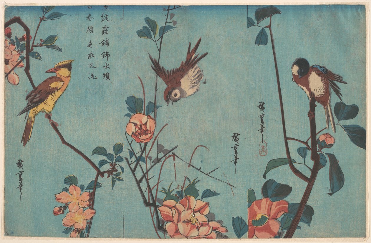 Cinkék és kaméliák (jobbra), verébek és vadrózsák (középen), valamint fekete nyakú sárgarigók és cseresznyevirágok (balra) alkotó: Utagawa Hiroshige
