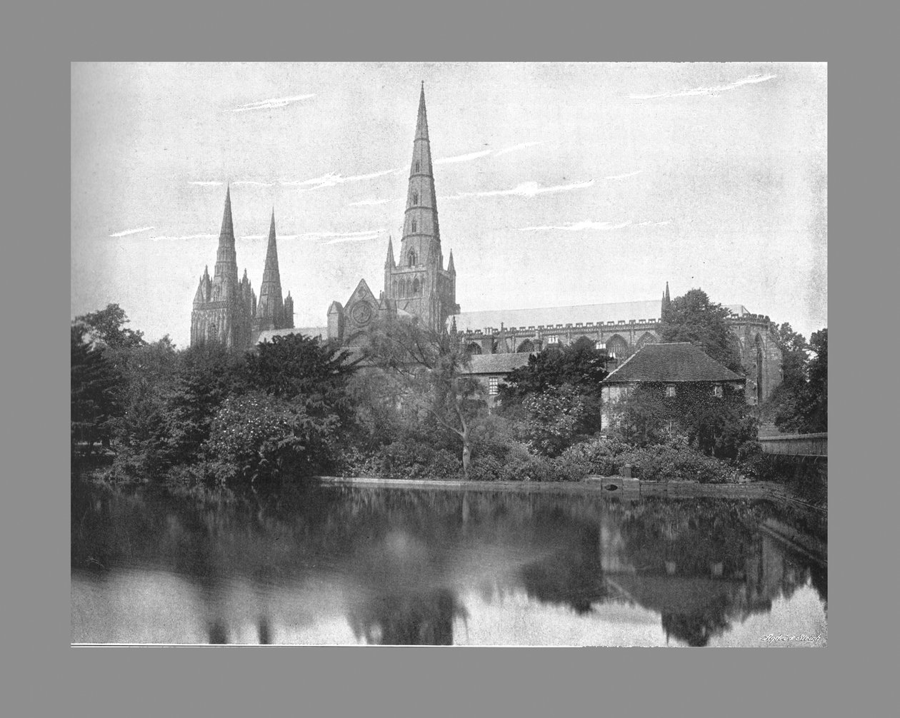 Lichfield katedrális, 1900 alkotó: Valentine and Sons Ltd