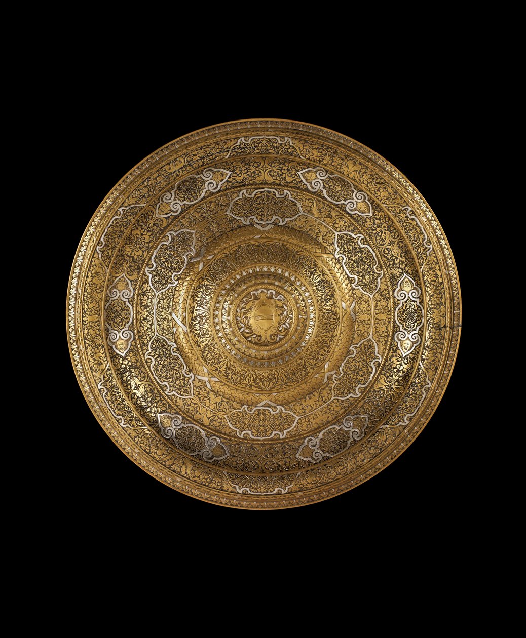 Ezüsttel kirakott, vésett, ónozott bronzból készült edény, közepén címer, 1530-1550 körül alkotó: Venetian School