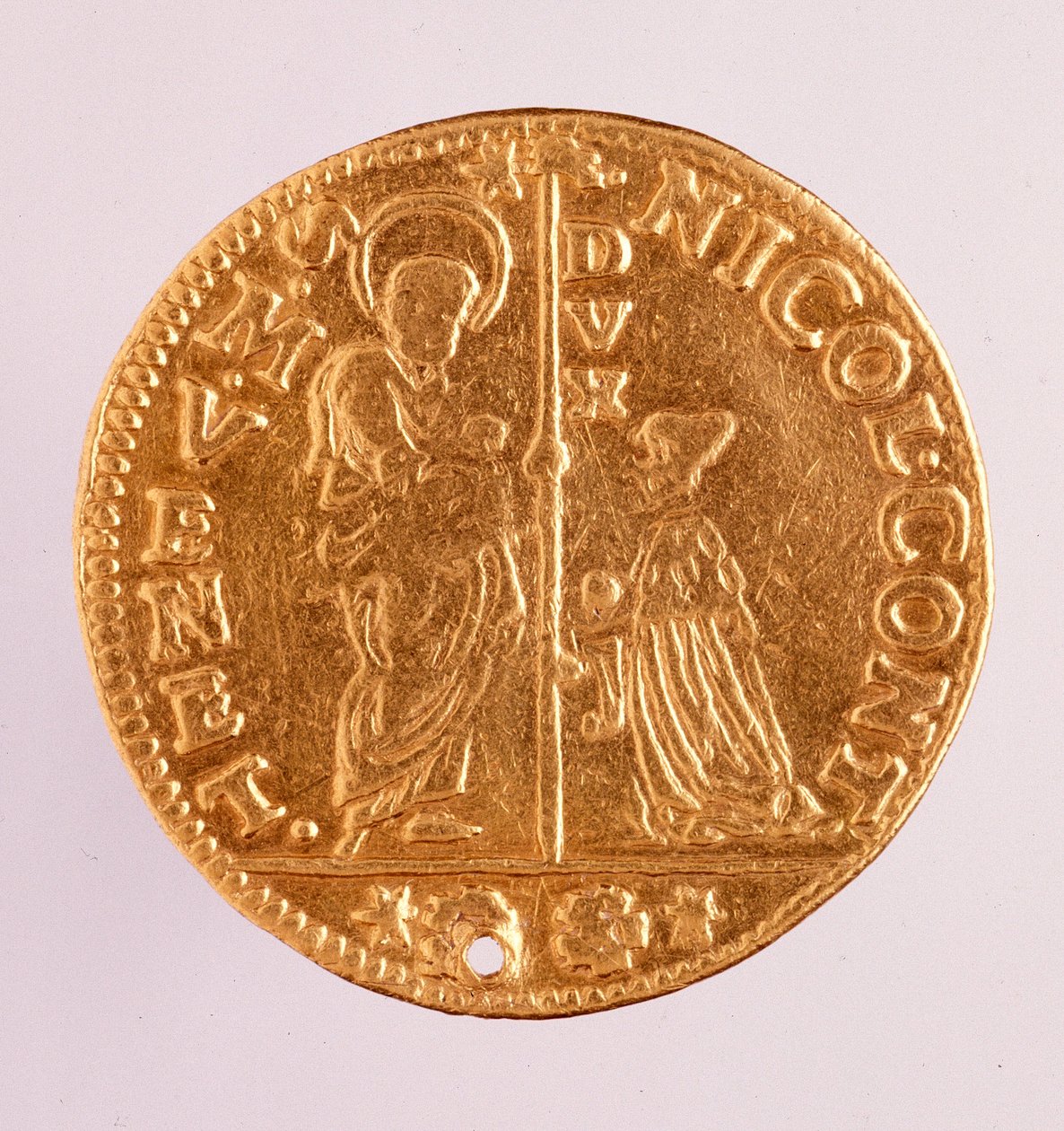 Arany érme (zecchino vagy flitter) a Velencei Köztársaságból: Nicolo Contarini dózse uralkodása (1630-1631). Átmérője 3,4 cm Róma, nemzeti terminus múzeum alkotó: Venetian School