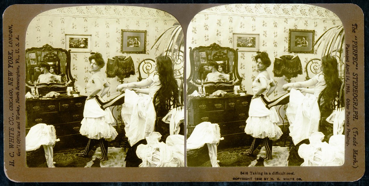 Sztereoszkópikus kártya, amely egy nőt fűzőbe fűzve ábrázol, 1900 körül (szépia fotó) (lásd még: 473244) alkotó: Vermont, USA H.C. White Company