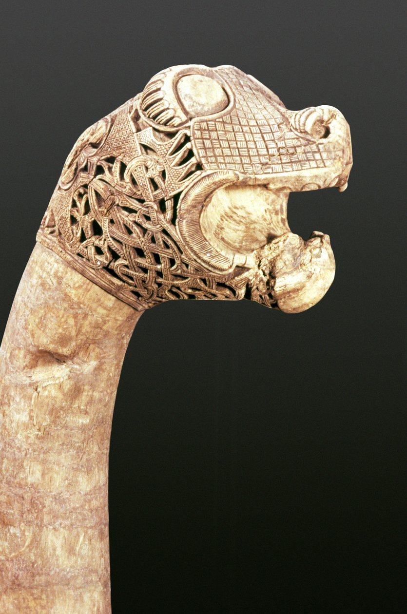 A norvégiai Osebergben talált viking hosszúhajó figurája (fa) alkotó: Viking