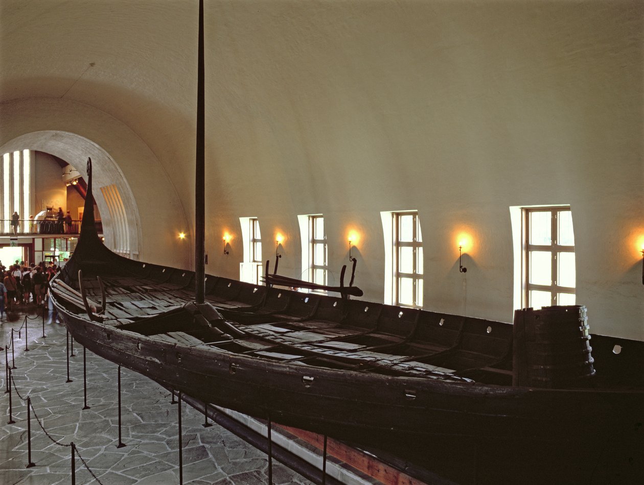 Oseberg hosszúhajó, i.sz. 815-20 körül épült (tölgyfa) alkotó: Viking
