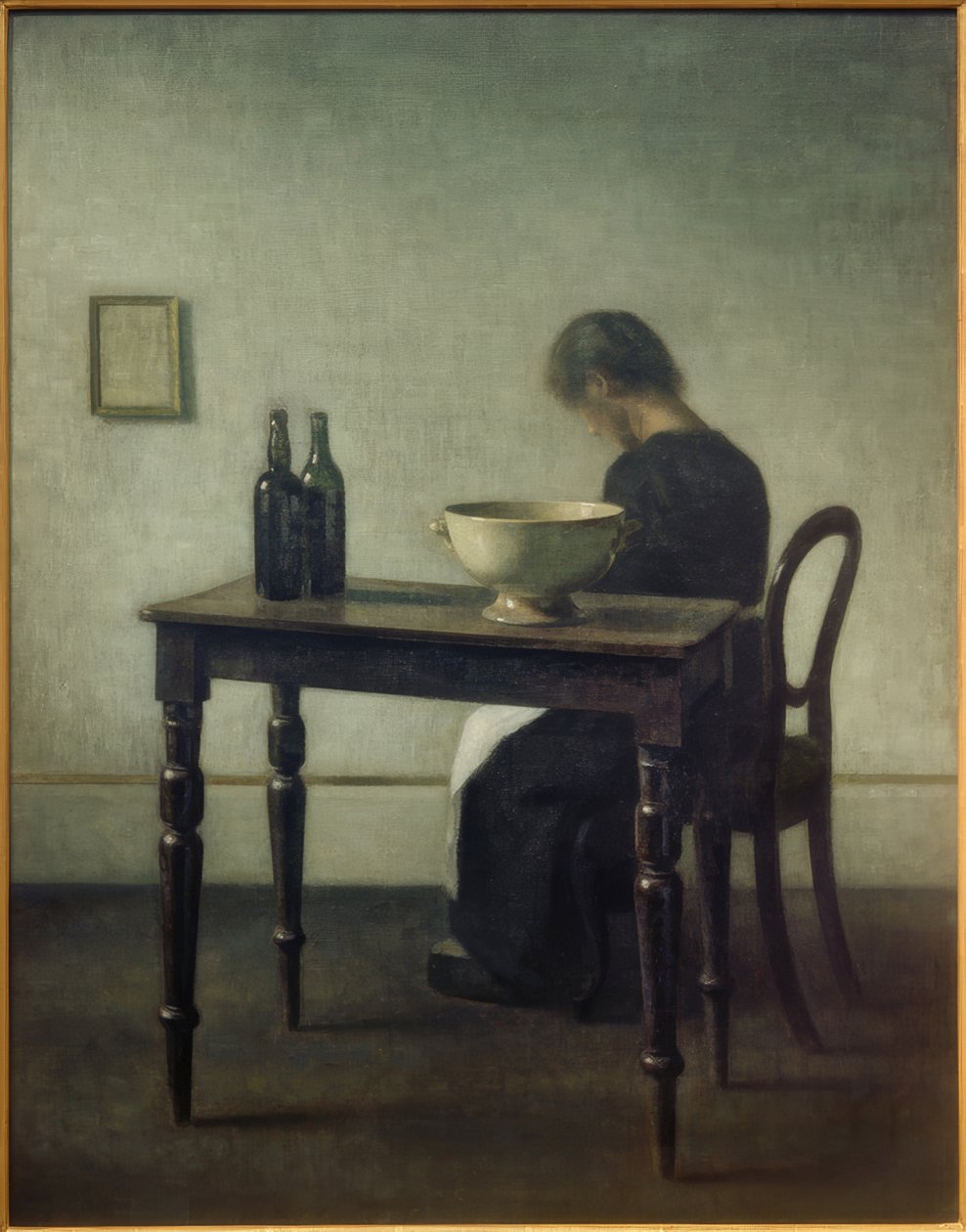 Nő ül egy asztal mögött alkotó: Vilhelm Hammershoi