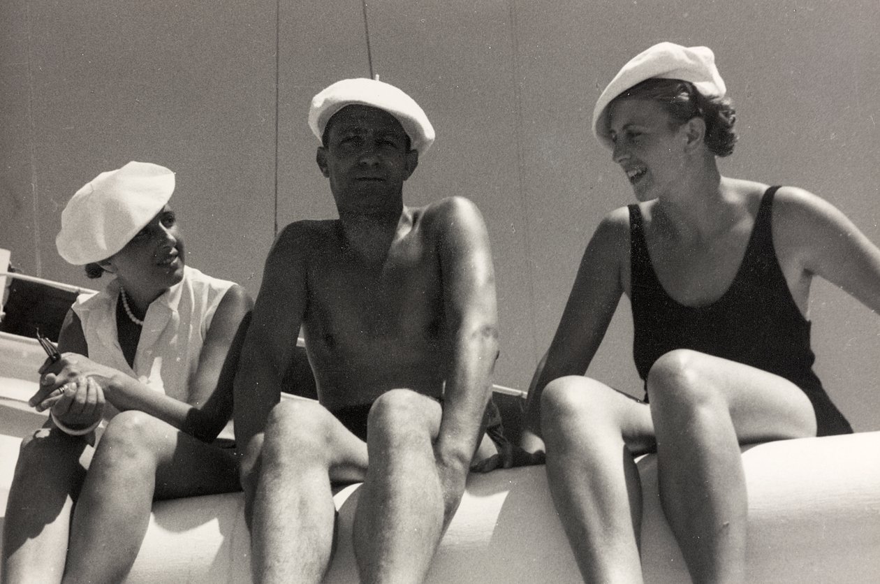 Utasok az "Oceania" tengerjáró hajó fedélzetén, az "At the Edge of Oceania 28th July to 10th August 1935" című albumból. alkotó: Vincenzo Balocchi