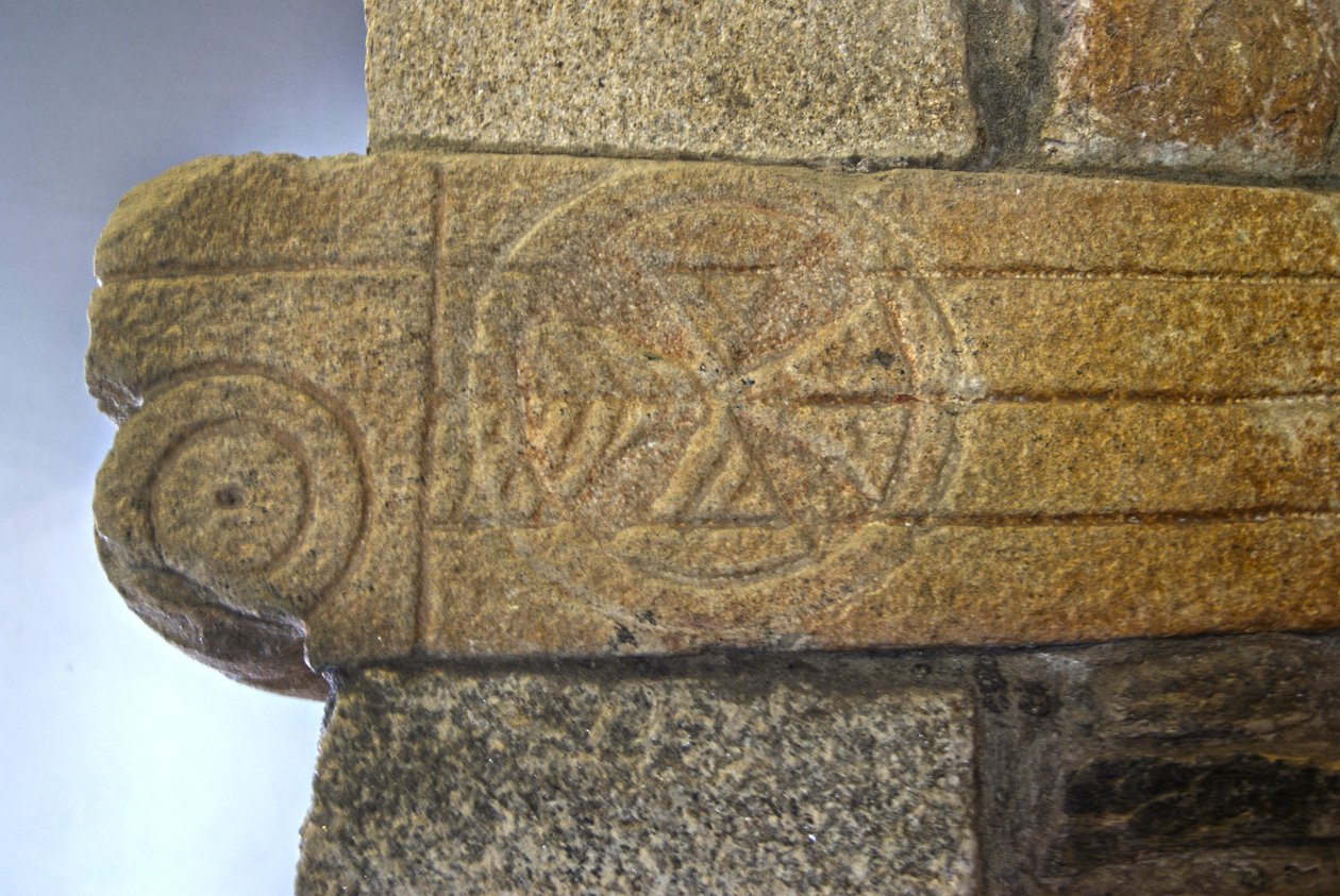 Visigótikus faragványok a São Pedro de Balsemão-kápolnában, Sé, Lamego, Portugália 599 körül (gránit) alkotó: Visigothic