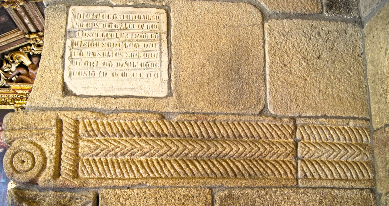 Visigótikus faragványok a São Pedro de Balsemão-kápolnában, Sé, Lamego, Portugália 599 körül (gránit) alkotó: Visigothic